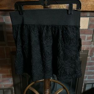 Ladies mini black floral skirt with tags.